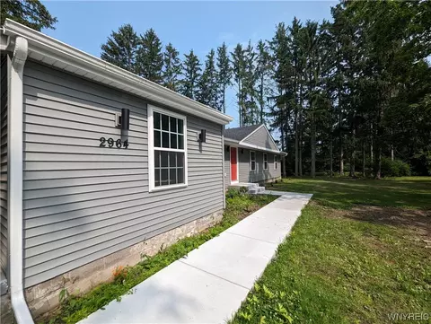 2964 Rosemarie Cir, Newfane, NY 14108