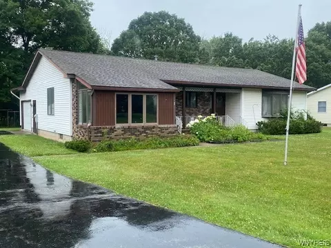 109 Eastview Dr, Shelby, NY 14103