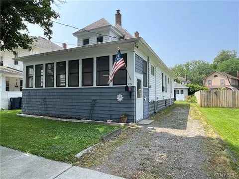 820 88th St, Niagara Falls, NY 14304