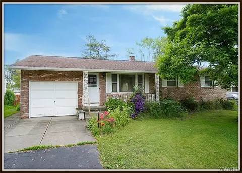 248 Creekside Dr, Tonawanda, NY 14150