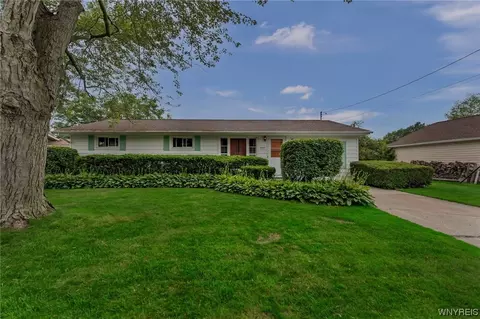 11 Ashley Dr, Lancaster, NY 14086