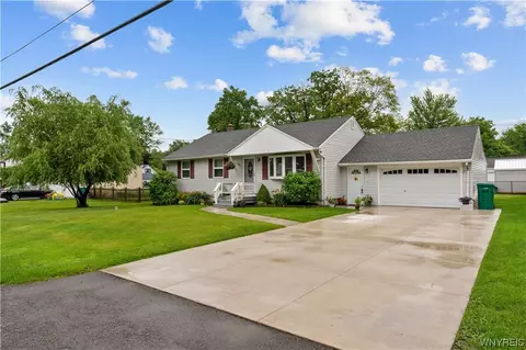 5821 West Ln, Lake View, NY 14085