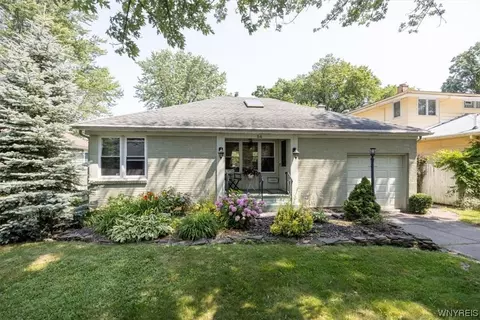 54 Canterbury Ct, Amherst, NY 14226