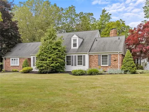 60 Rollingwood St, Amherst, NY 14221