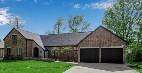 142 Brandywine Dr, Amherst, NY 14221