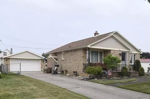 18 Nandale Dr, Cheektowaga, NY 14227