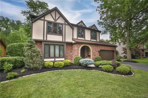 40 Lemay Ct, Amherst, NY 14221