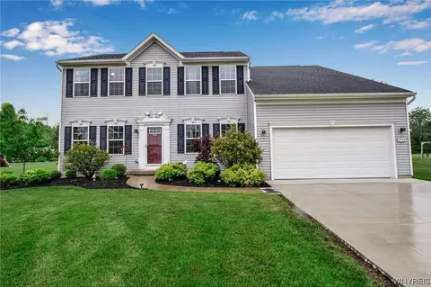 4938 Cloverleaf Ln, Pendleton, NY 14094
