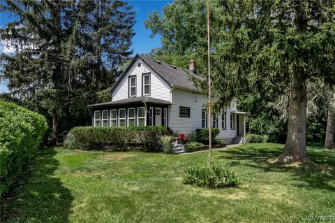 8290 Stahley Rd, East Amherst, NY 14051