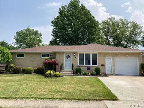 61 Country Ln, West Seneca, NY 14224