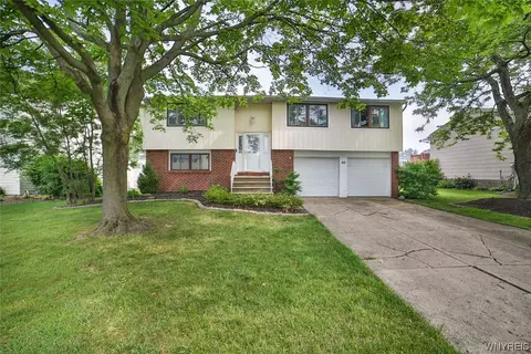 60 Southridge Dr, West Seneca, NY 14224