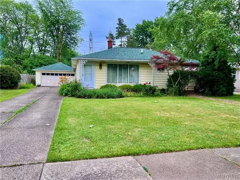 138 Bennington Rd, Amherst, NY 14226