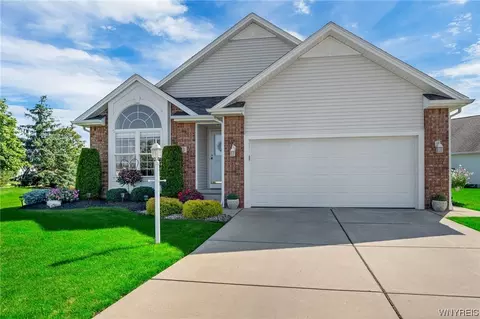 23 Cardinal Ln, Wheatfield, NY 14120