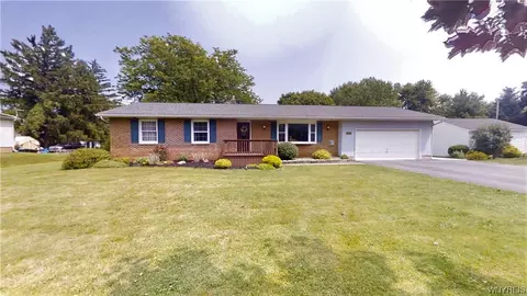 8451 East Ave, Royalton, NY 14067