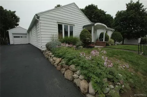 20 Douglas St, Batavia, NY 14020