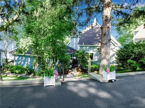 10 Shore Dr, Westfield, NY 14787