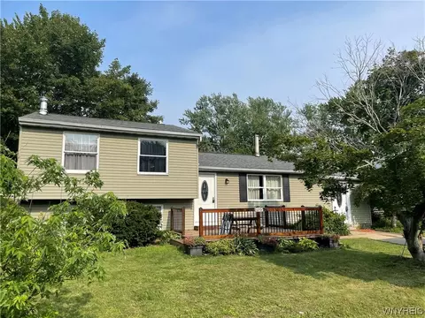 7125 Brandywine Dr, Evans, NY 14047
