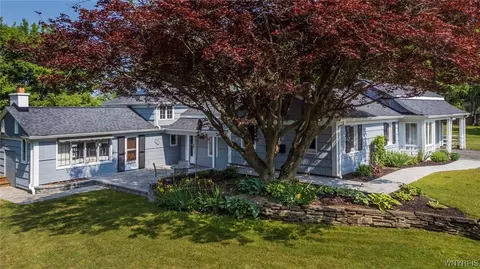 74 Jewett Holmwood Rd, Aurora, NY 14052