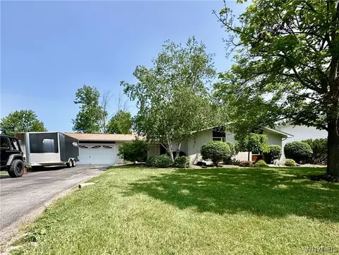 860 Oxbow Ln, Lewiston, NY 14092