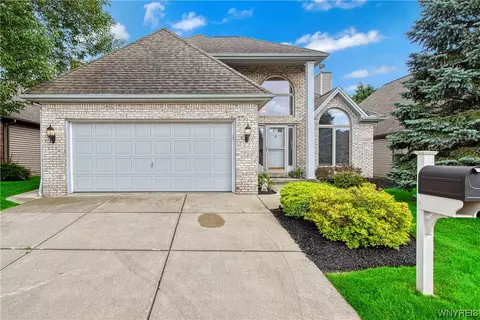 22 Heathrow Ct, Buffalo, NY 14221