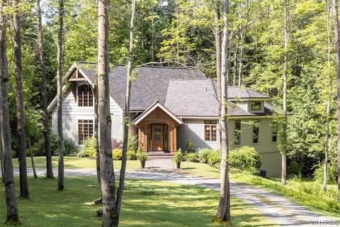 9279 Crump Rd, Glenwood, NY 14069