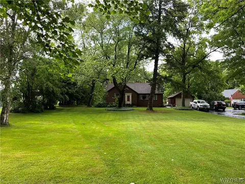 1721 Woodard Rd, Elma, NY 14059