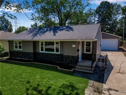196 S Meadow Dr, North Tonawanda, NY 14120