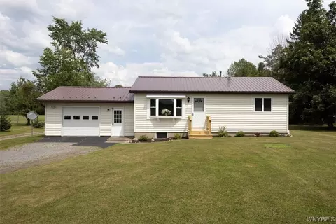 1090 Center St, Aurora, NY 14052