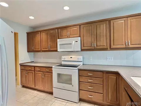 50 Mapleton Dr, Amherst, NY 14221 photo 7