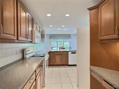 50 Mapleton Dr, Amherst, NY 14221 photo 6