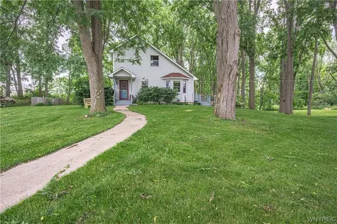 5635 Ide Rd, Burt, NY 14028