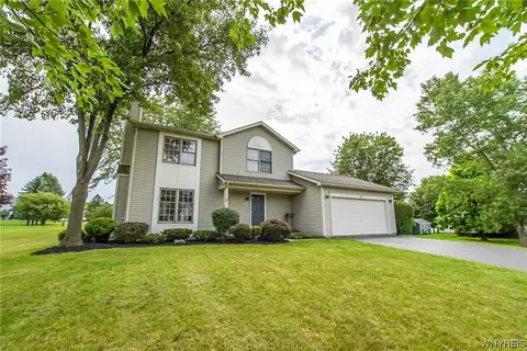 23 Kemp Dr, Macedon, NY 14502