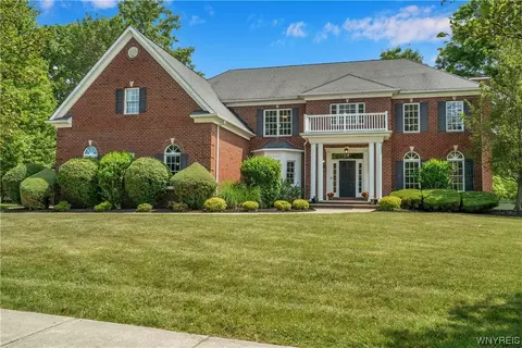 75 Via Foresta Ln, Amherst, NY 14221