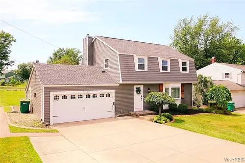 5174 Rogers Rd, Hamburg, NY 14075