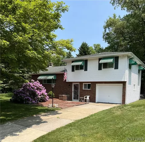 8539 Phillips Rd, Holland, NY 14080