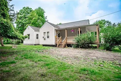 7157 Versailles Rd, Evans, NY 14047