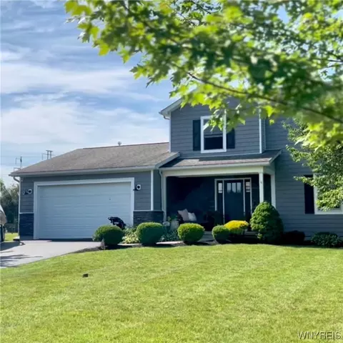 6542 Amy Ln, Lockport, NY 14094