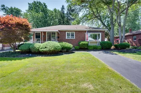 9133 Griffon Ave, Niagara Falls, NY 14304