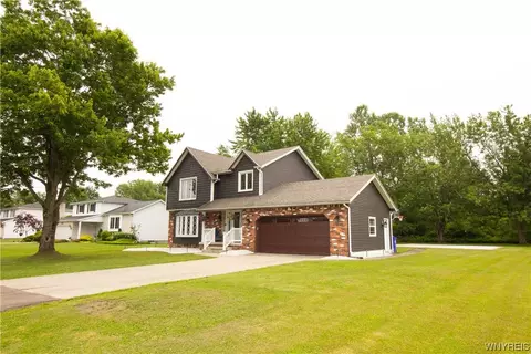 39 Schultz Rd, West Seneca, NY 14224