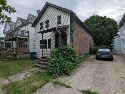 94 15th St, Buffalo, NY 14213
