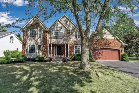 9 Birdsong Cir, East Amherst, NY 14051