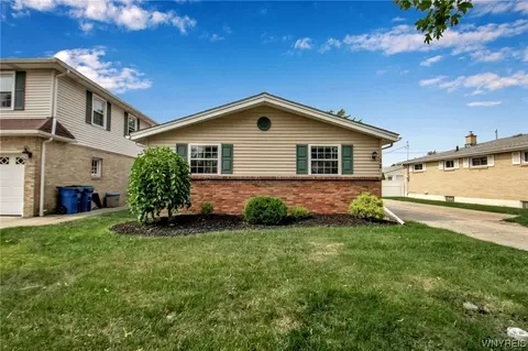 12 Clifford Hts, Amherst, NY 14226