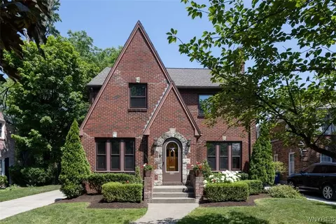 212 Brantwood Rd, Amherst, NY 14226