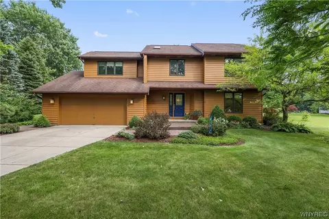 10 Terrace Ln, Elma, NY 14059