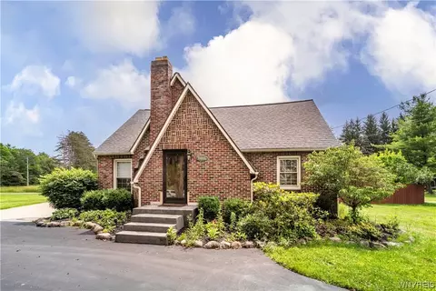 7411 Derby Rd, Evans, NY 14047