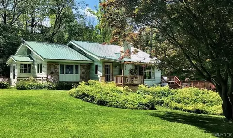 7079 California Hill Rd, Mansfield, NY 14779