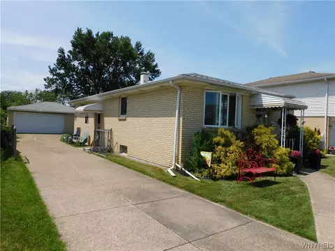 28 Honduras Ln, Cheektowaga, NY 14225