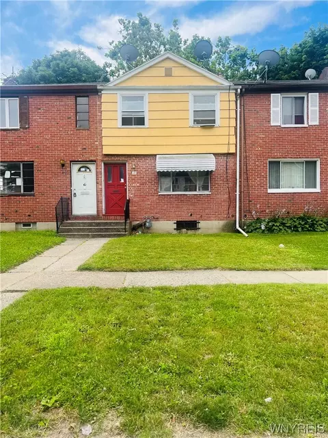 27 Bennett Village Ter, Buffalo, NY 14214