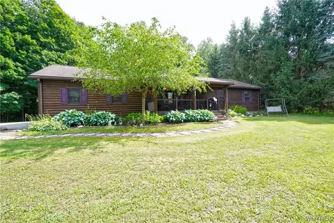 3889 Meadowvale Dr, East Aurora, NY 14052