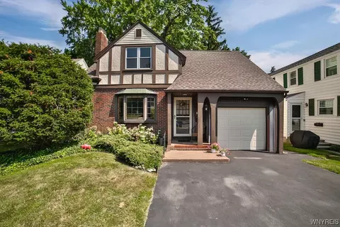 98 Northledge Dr, Amherst, NY 14226